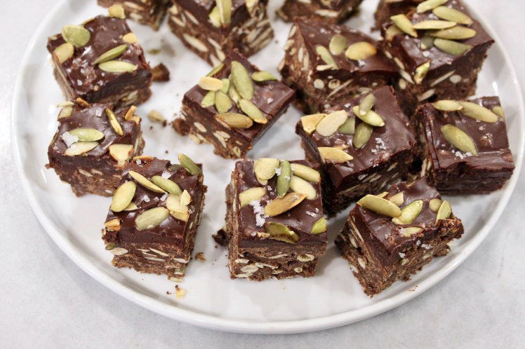 no bake pepita dark chocolate crunch bars