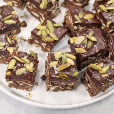 Salted Dark Chocolate Pepita Crunch Bars (No Bake)