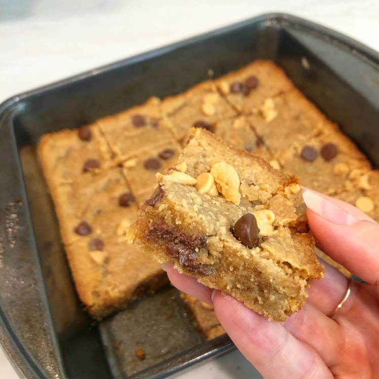 Vegan chocolate peanut butter blondies 